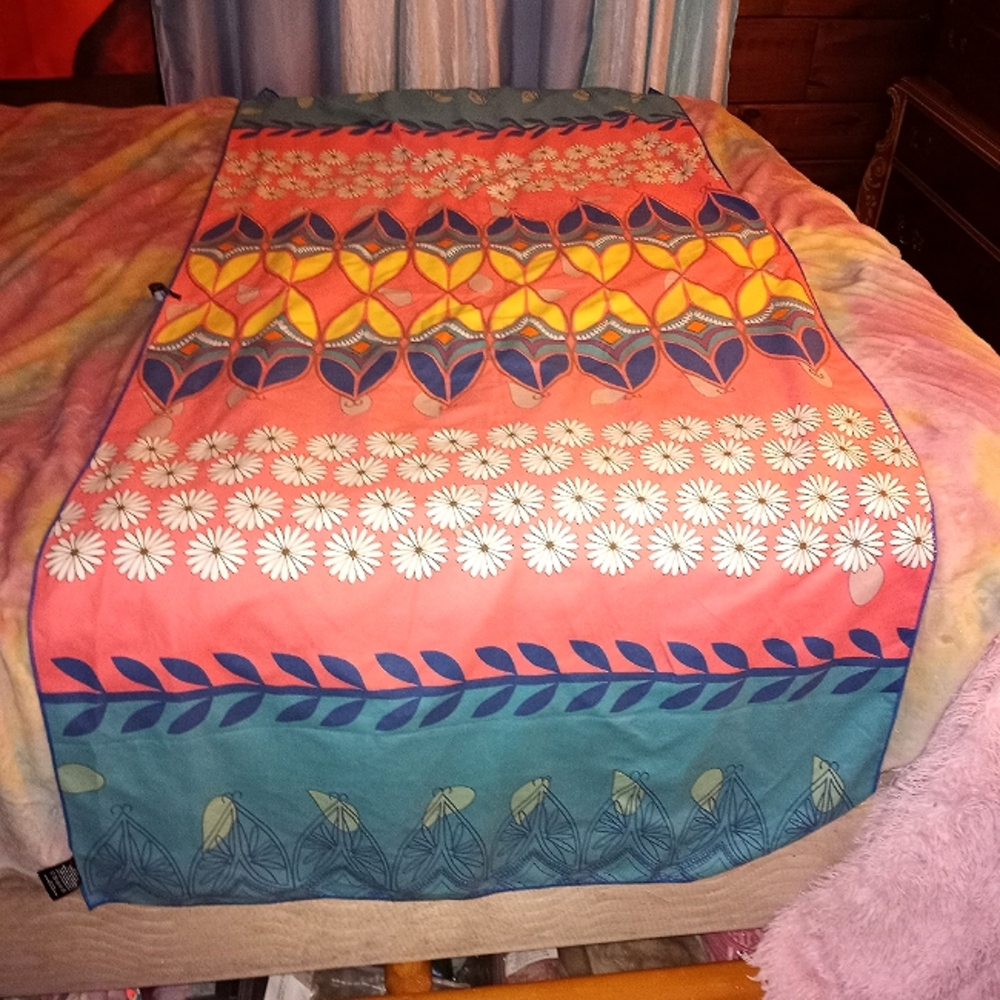Unique Pattern Microfiber Beach Towl 70s Design